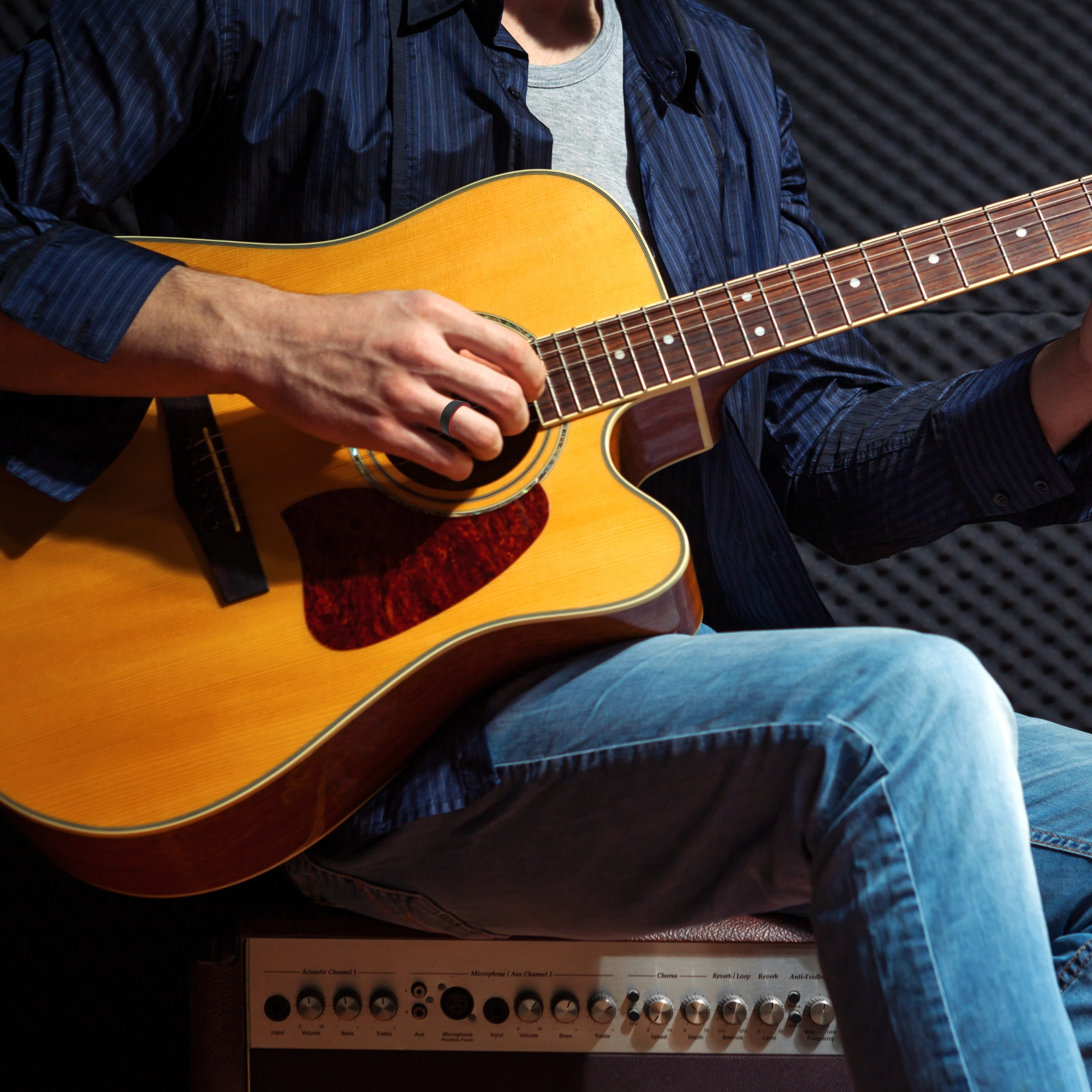Guitar men and his black and red silicone rings by Maui Rings